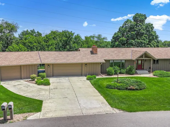 2710 Pioneer Ln, Saint Cloud, MN 56301