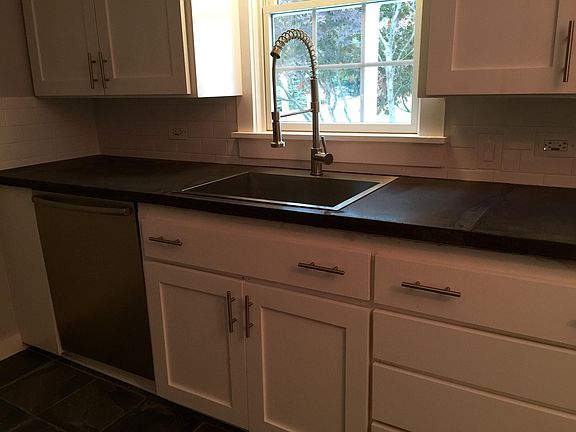4th image of 119 Dickason St