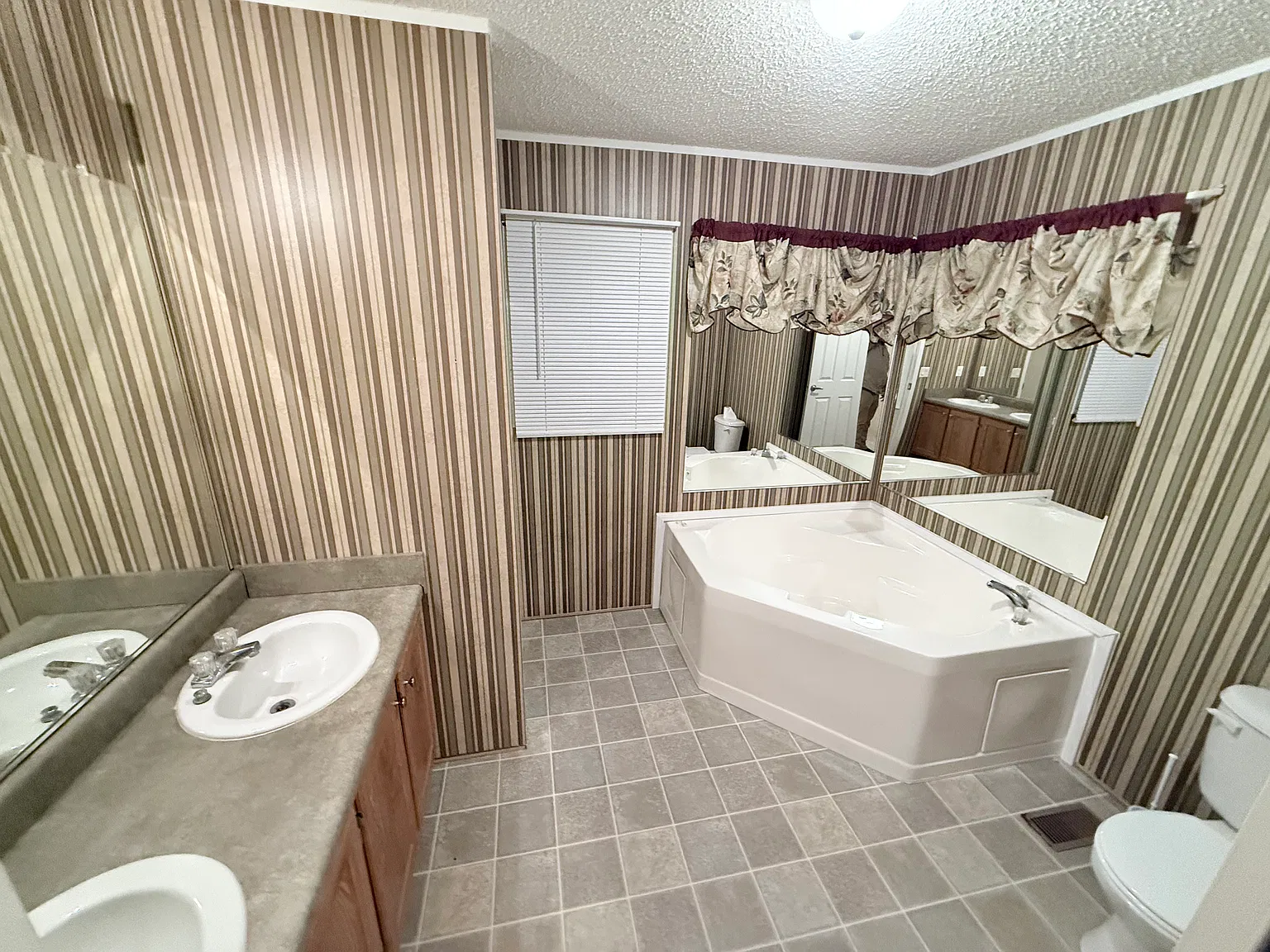 3 bed, 1250 sqft, $1,400 — Photo 4