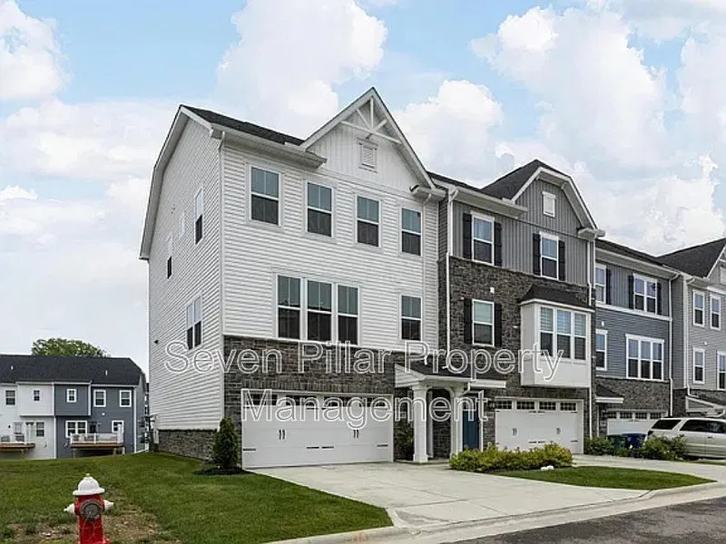 3 bed, 4.0 bath, 2339 sqft, $3,000 — Photo 2