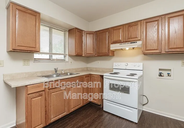 4327 Powell Rd — Photo 6