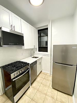 3rd image of 220 E 36th St APT G3