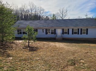 1563 Woodview Ct, Huddleston, VA 24104