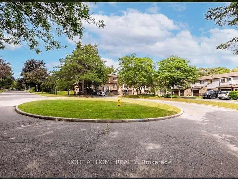 350 Camelot Ct #3 — Photo 25