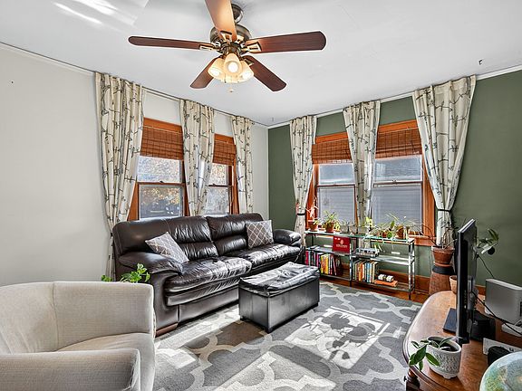 3rd image of 2208 38th St