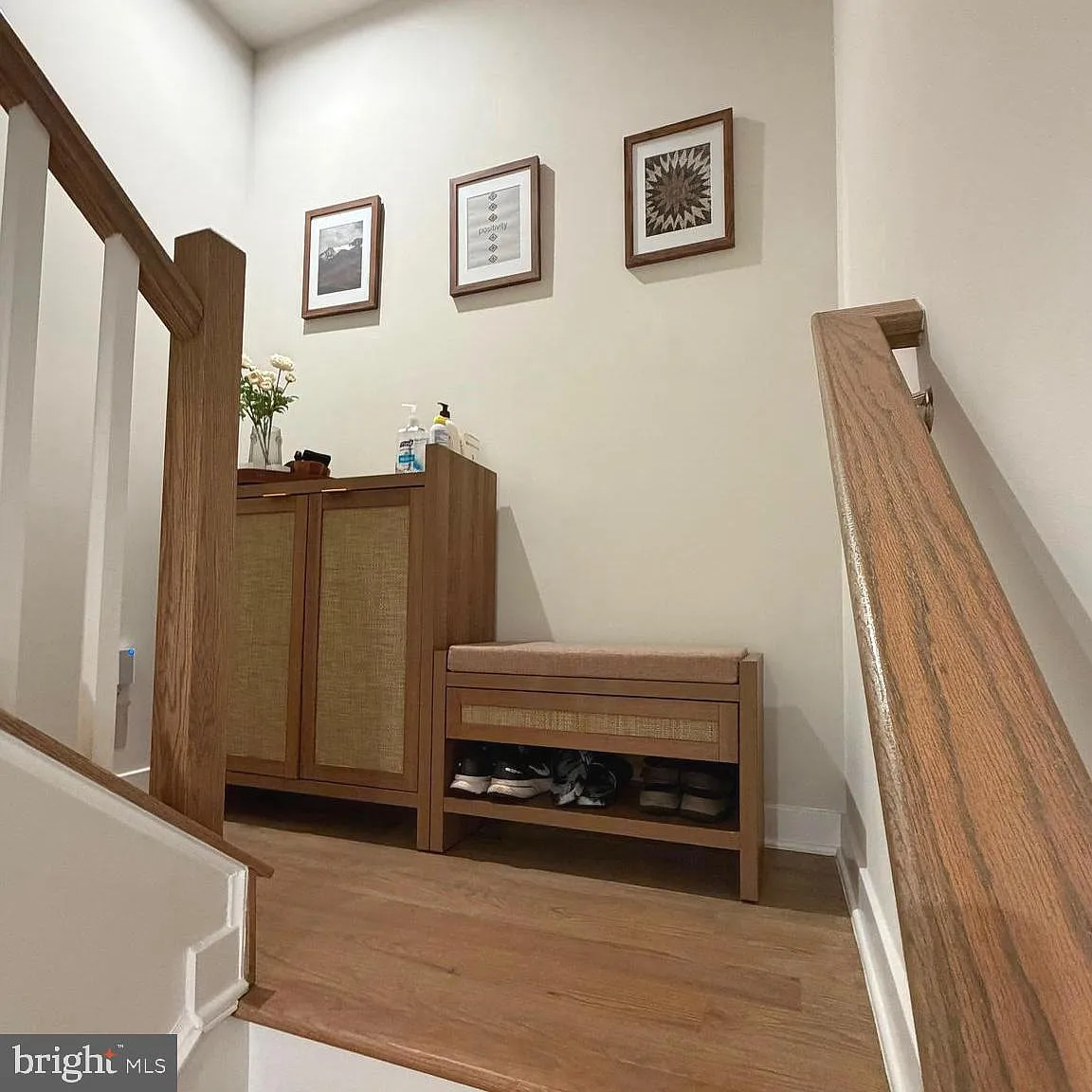 3 bed, 2.5 bath, 2480 sqft, $3,600 — Photo 2