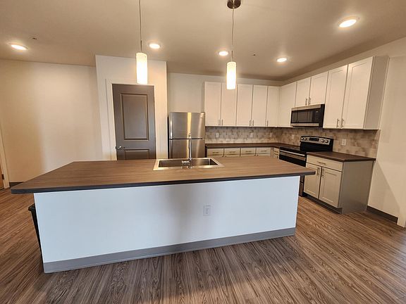 3rd image of 2025 S Cherokee St #319