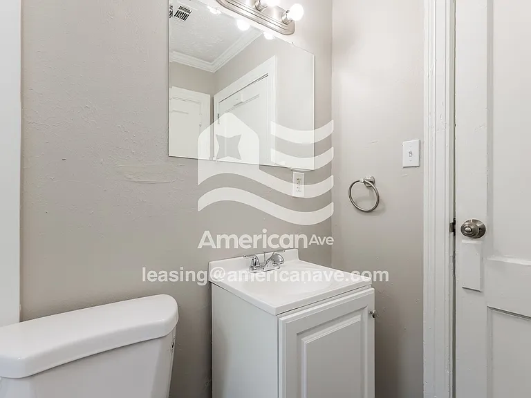 1907784_014_bathroom_13873727.jpg