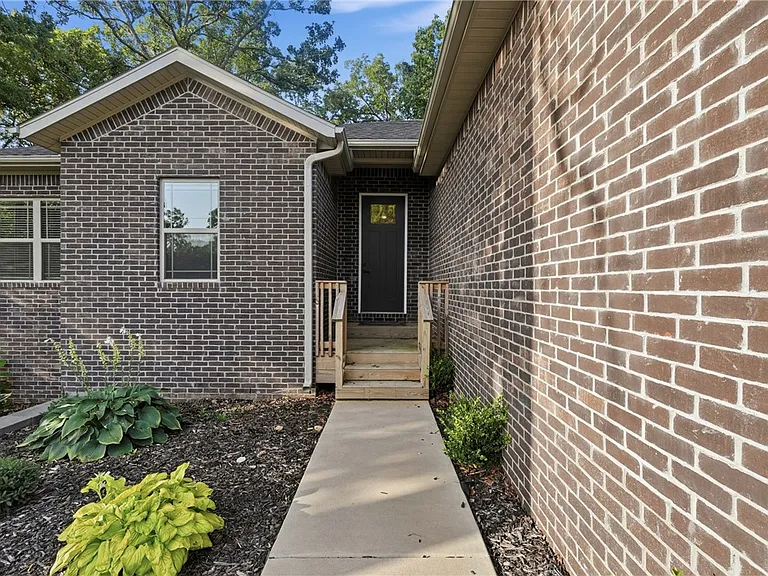 8 Leyland Dr — Photo 9