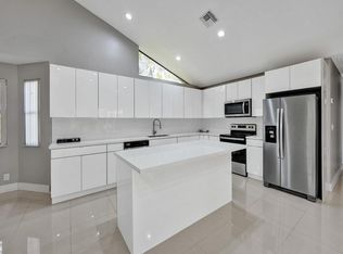 5029 NW 98th Ln, Pompano Beach, FL 33076
