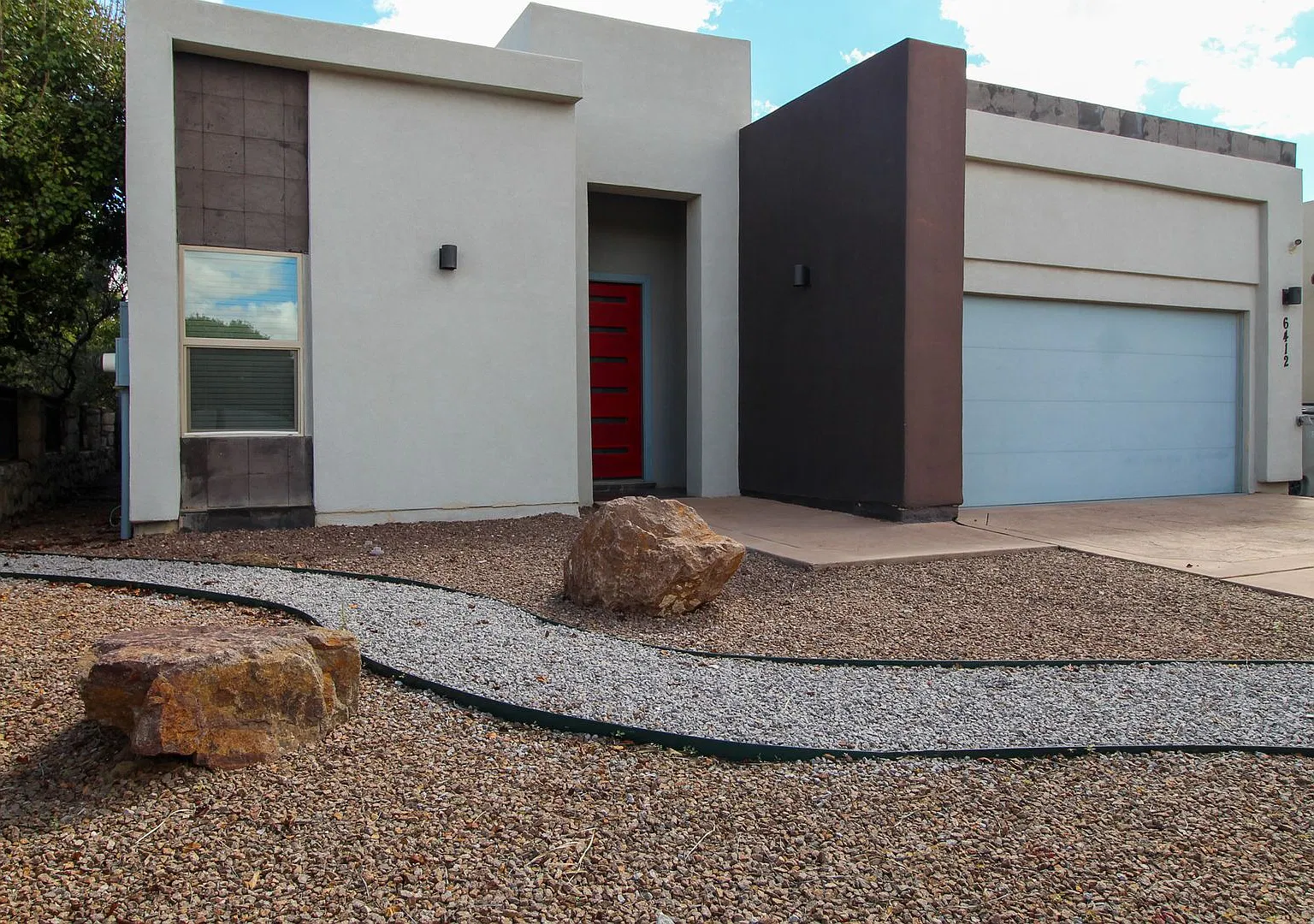 6412 Harapon St Modern Living Upper Valley home — Photo 3