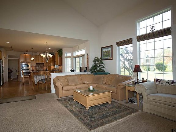 5th image of 10 Fairview Ln