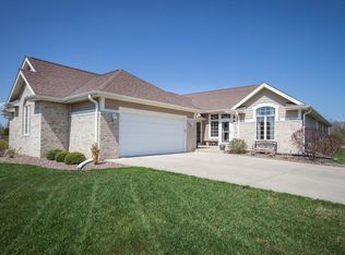 9032 S Cordgrass Cir E, Franklin, WI 53132