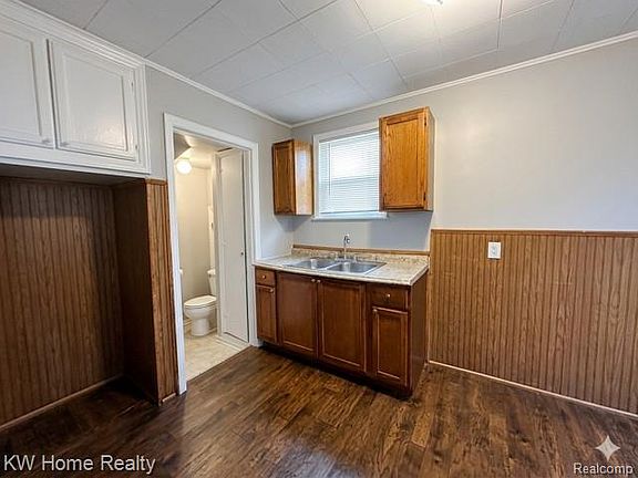 3rd image of 4607 Cadieux Rd