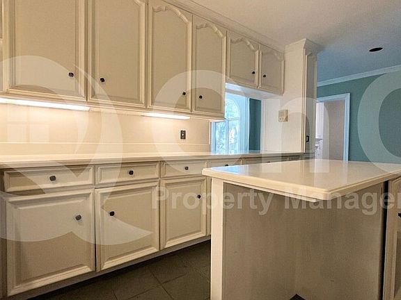5th image of 2315 Englishoak Dr