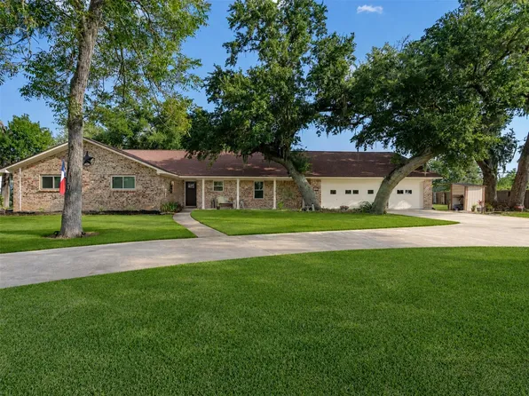 312 County Road 201, Angleton, TX 77515