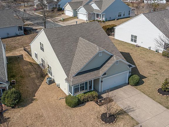 5th image of 281 Bridgewater Cir