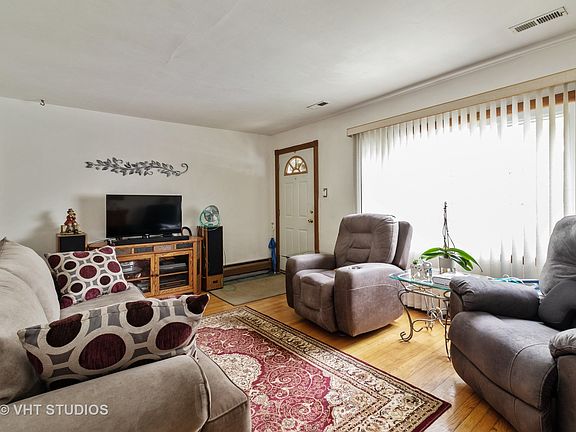 2nd image of 10117 S Eleanor Ave