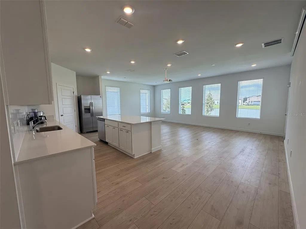 4 bed, 3.0 bath, 1847 sqft, $2,300 — Photo 2
