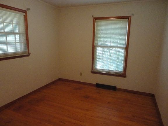 2nd image of 1206 Sunnyside Dr