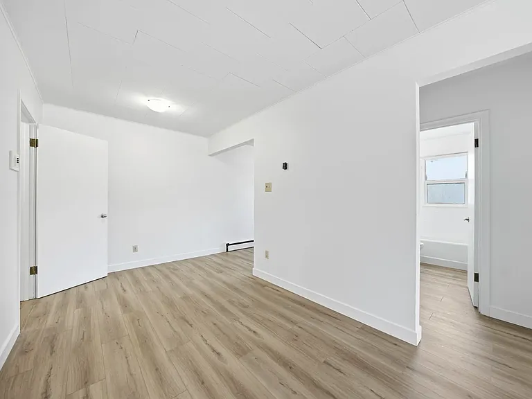 3838 Retallack St #6 — Photo 8