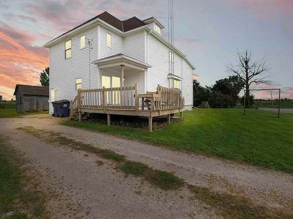 N6111 Hillcrest Rd, Fond Du Lac, WI 54937