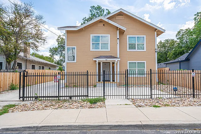 2 bed, 1.0 bath, 3196 sqft, $1,075 — Photo 1