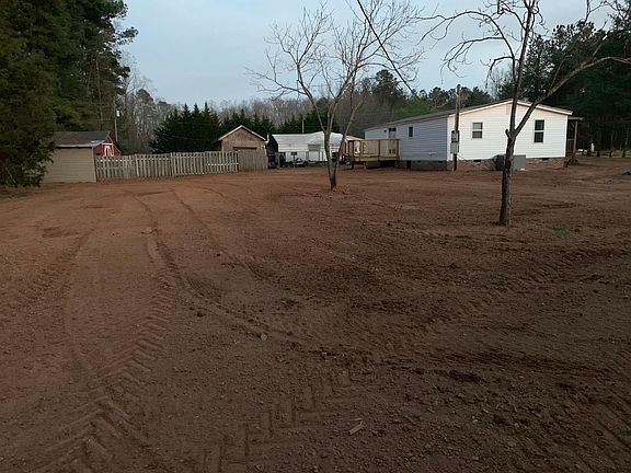 Large backyard - Freshly seeded
