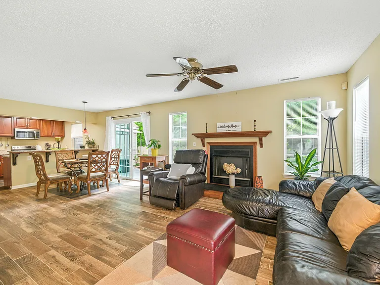 4409 Segovia Ct — Photo 5