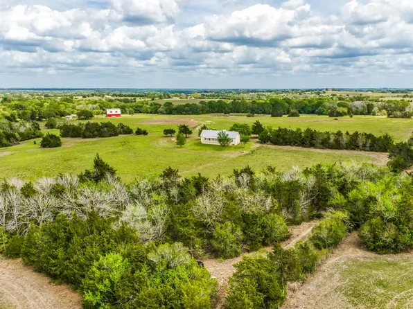 3831 Meadow View Ln, Fayetteville, TX 78940