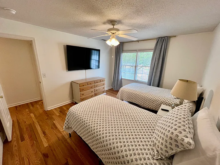 605 Regent Rd — Photo 12