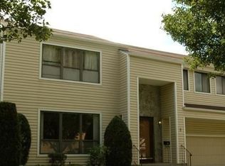 2 Anne Dr, Hicksville, NY 11801