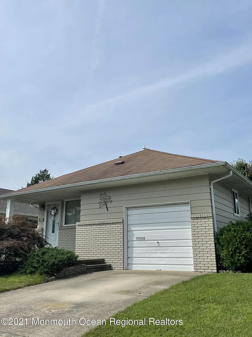 28 Palisades Dr photo 1