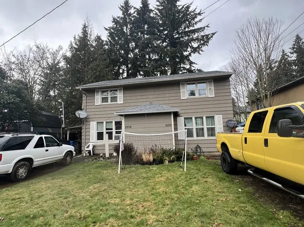 3208 E 17th St, Vancouver, WA 98661