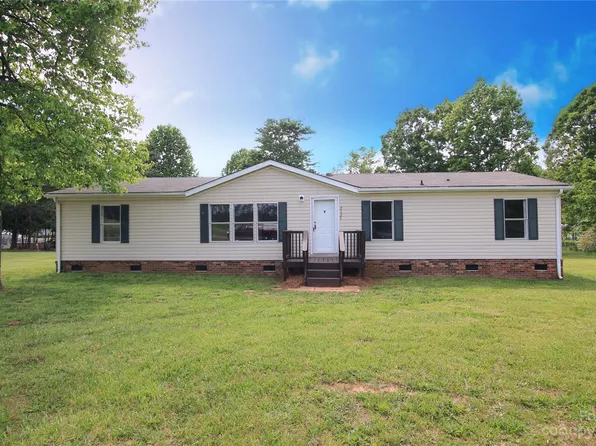 2128 Presidential Dr, Yadkinville, NC 27055
