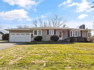 11 Kings Ln, Rochester, NY 14617