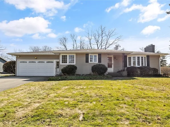 11 Kings Ln, Rochester, NY 14617