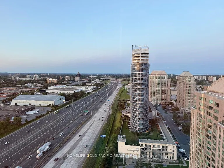 88 Corporate Dr #Penthouse 17 — Photo 16