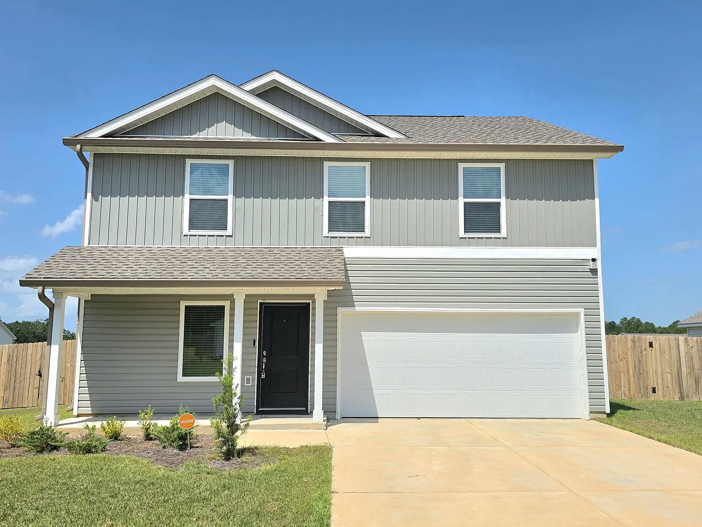 Spacious 4-Bedroom Home + Bonus Room — Photo 1