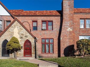 215-25 Murdock St, Queens Village, NY 11429