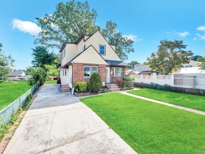 54 Hansom Place, Roosevelt, NY, 11575