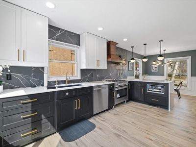 5741 North Santa Monica BOULEVARD, Whitefish Bay, WI, 53217