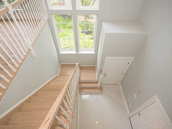 5th image of 14 Sagamore St