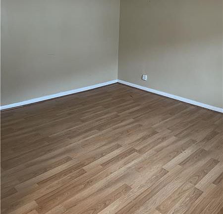 2nd image of 1905 1/2 Ashland Ave