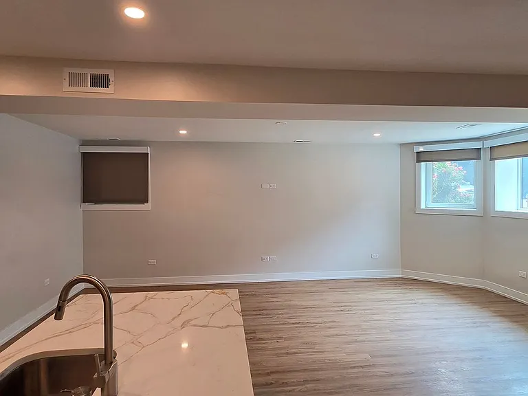 2230 W Wilson Ave — Photo 7