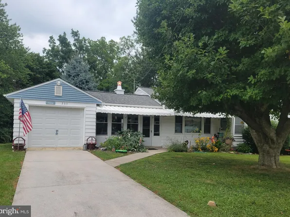235 W Myrtle St, Littlestown, PA 17340
