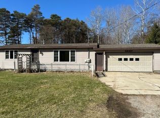 3697 N Sturgeon Rd, Midland, MI 48642