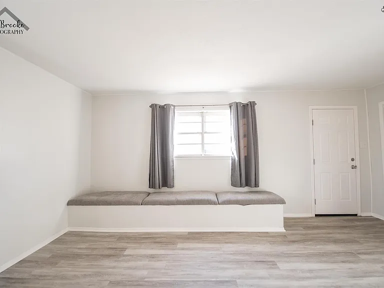 1020 W Cornelia Ave — Photo 13
