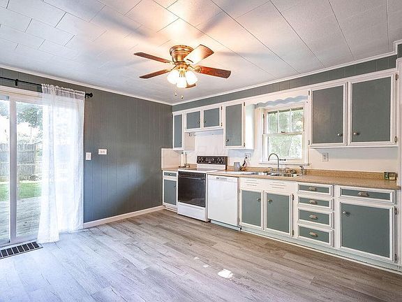 5th image of 109 Ames St