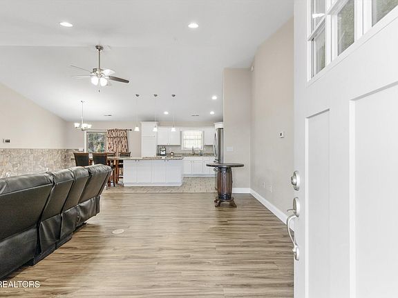 3rd image of 1217 Rachel St